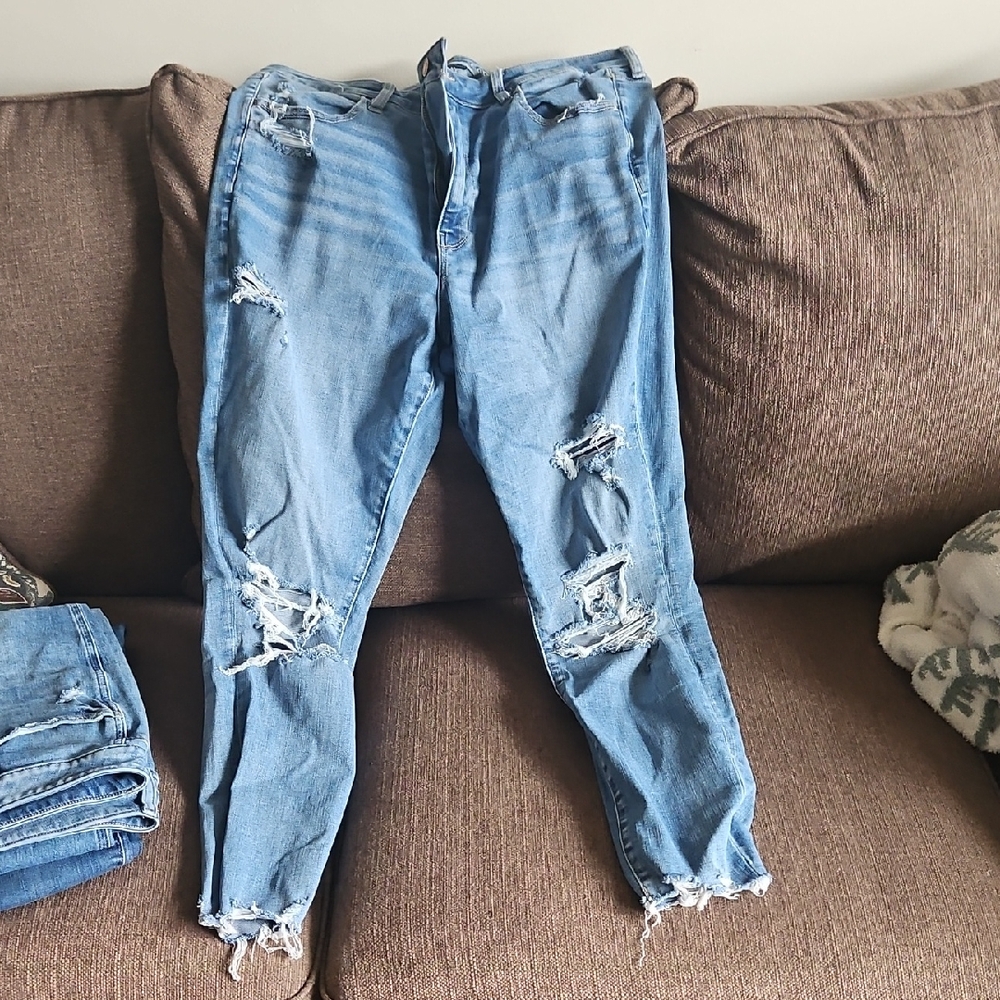American Eagle Outfitters Light Blue Distressed Boyfriend Jeans